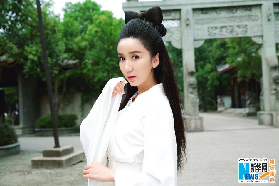 Lou Yi Xiao ถ่ายแบบ Nie Xiaoqian
