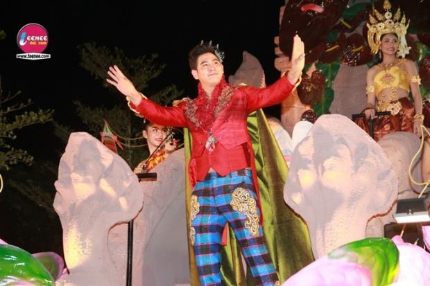 และขบวนสุดท้าย ขบวนที่หก Art of Isan พรีเซ้นโดย พระเอกสุดฮอต พอร์ช ศรันย์ ศิริลักษณ์ เป็นการสะท้อนวัฒนธรรมของอีสานไว้อย่างมีสีสัน