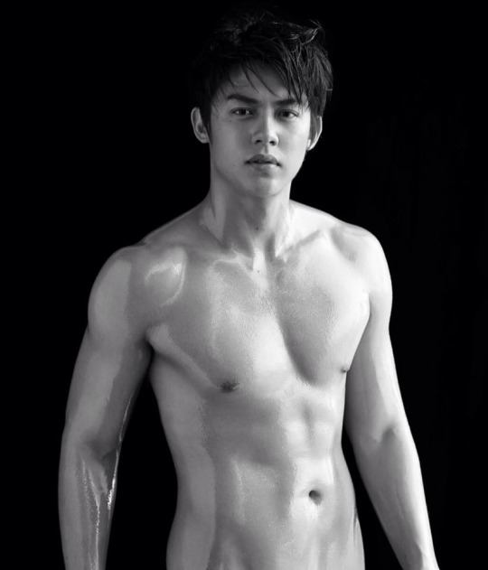 ถอดโชว์เรือนร่าง 1014