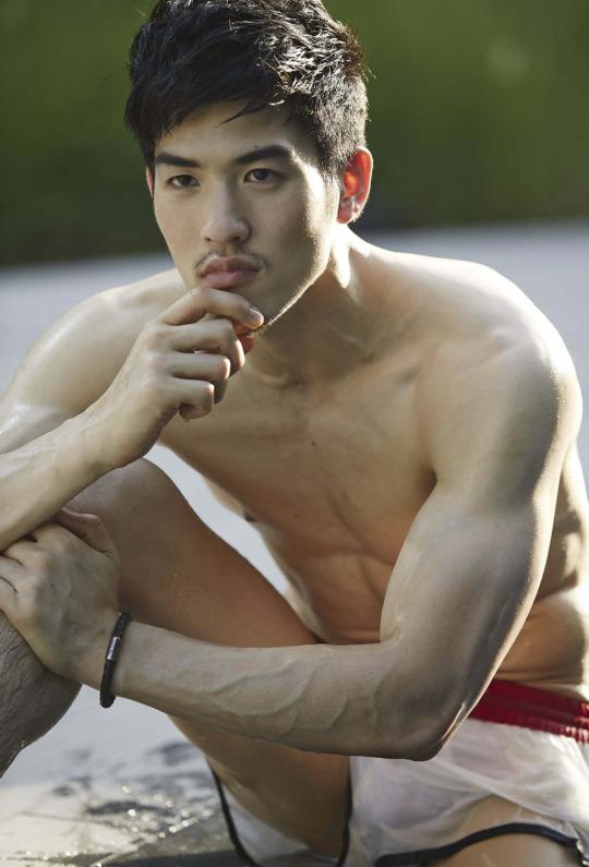 ถอดโชว์เรือนร่าง 1020