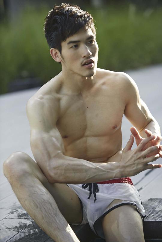 ถอดโชว์เรือนร่าง 1020