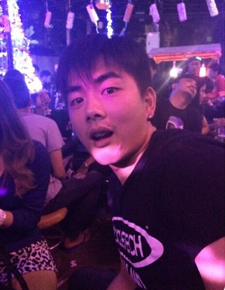 ขอเบาะแสผุ้ชายในรูป !!