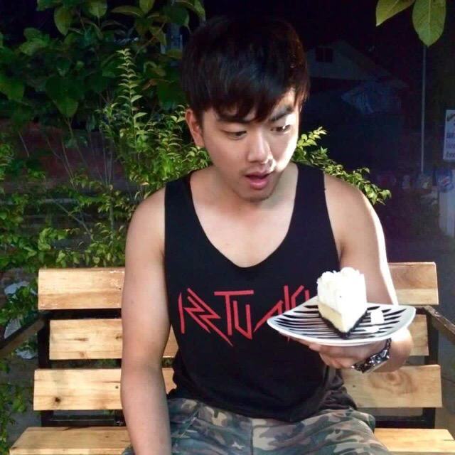 ขอเบาะแสผุ้ชายในรูป !!