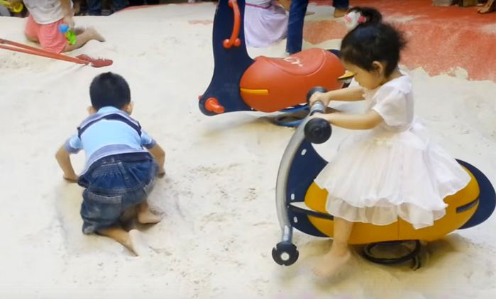 สนามทรายในร่ม เซ็นทรัลอีสต์วิลล์ เด็กชอบเฟร่อ