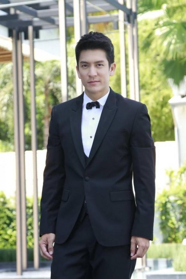"ติ๊ก เจษฎาภรณ์" ในชุดทหาร หล่อสง่าสมชายชาตรี