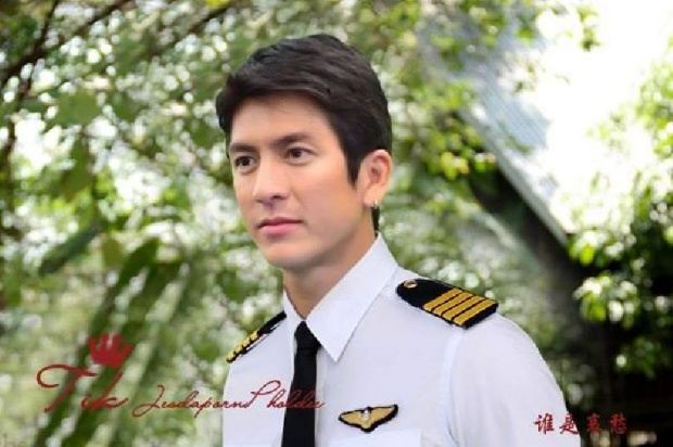 "ติ๊ก เจษฎาภรณ์" ในชุดทหาร หล่อสง่าสมชายชาตรี