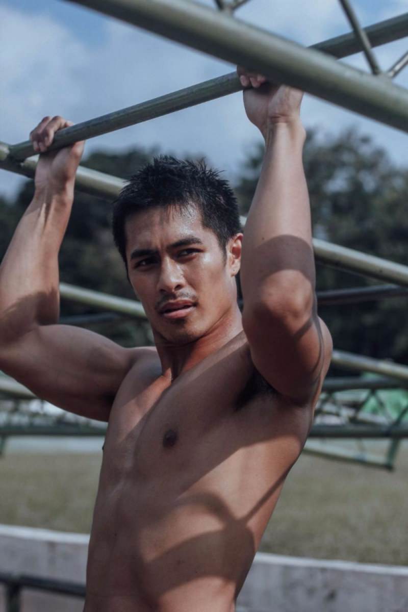 แพ้หนุ่มล่ำ ยอมเลยไม่ต้องปล้ำ