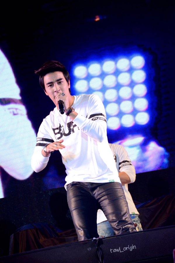 ฮอตมาก!! ฟีฟ่า เปรมอนันต์ ทั้งหล่อทั้งเก่ง