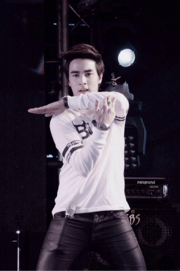 ฮอตมาก!! ฟีฟ่า เปรมอนันต์ ทั้งหล่อทั้งเก่ง