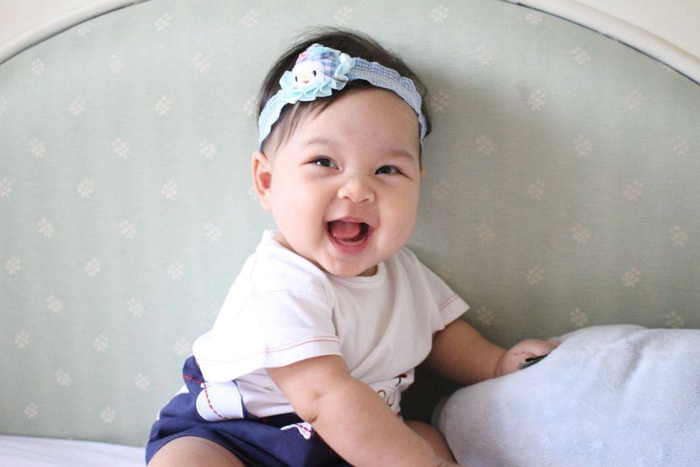 ฉายา สาวแป้น 5 M เอวาเองนะคะ หนูยิ้มแฉ่ง เต็มที่ ขอให้ทุกคนมีความสุข สมหวัง ในปีใหม่ นี้ด้วยนะคะ Happy New Year 2016