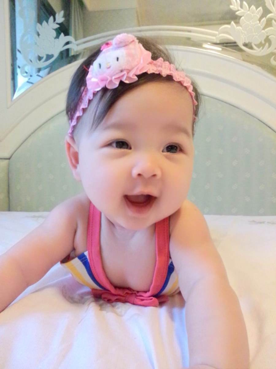 ฉายา สาวแป้น 5 M เอวาเองนะคะ หนูยิ้มแฉ่ง เต็มที่ ขอให้ทุกคนมีความสุข สมหวัง ในปีใหม่ นี้ด้วยนะคะ Happy New Year 2016