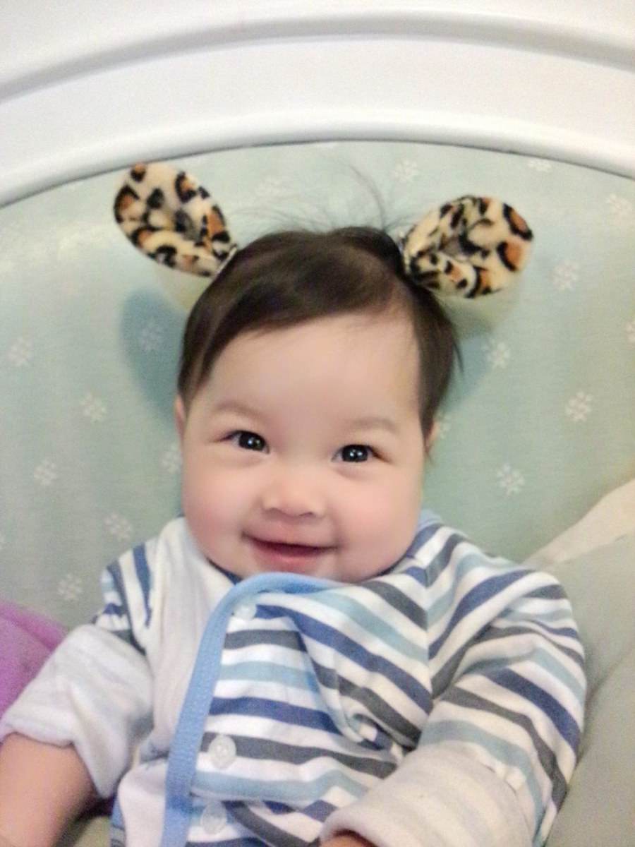ฉายา สาวแป้น 5 M เอวาเองนะคะ หนูยิ้มแฉ่ง เต็มที่ ขอให้ทุกคนมีความสุข สมหวัง ในปีใหม่ นี้ด้วยนะคะ Happy New Year 2016