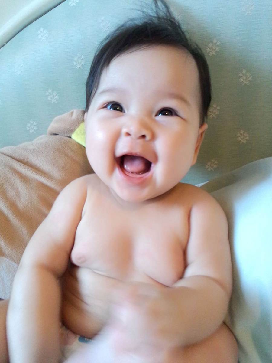 ฉายา สาวแป้น 5 M เอวาเองนะคะ หนูยิ้มแฉ่ง เต็มที่ ขอให้ทุกคนมีความสุข สมหวัง ในปีใหม่ นี้ด้วยนะคะ Happy New Year 2016