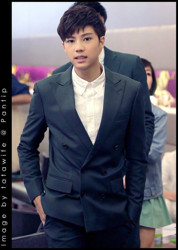 เบิ่งเลย!! แบงค์ กับ สกาย ใครหล่อ ออร่ากระจายกว่ากัน