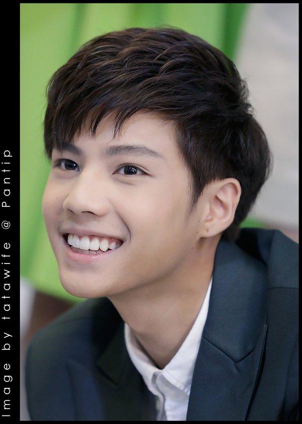 เบิ่งเลย!! แบงค์ กับ สกาย ใครหล่อ ออร่ากระจายกว่ากัน