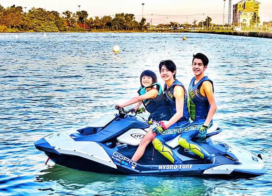 ลูกชาย เจ เจตรินHOTมากที่นี่ที่เดียว!