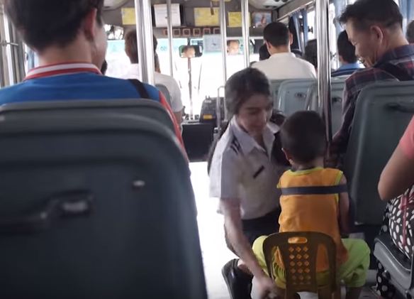ฮาน้ำตาไหล!! เมื่อ แพท ณปภา เป็นกระเป๋ารถเมย์