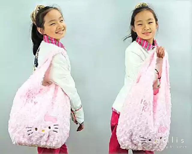 กระเป๋าขนนุ่มฟรุ้งฟริ้ง Hello Kitty