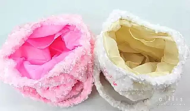 กระเป๋าขนนุ่มฟรุ้งฟริ้ง Hello Kitty