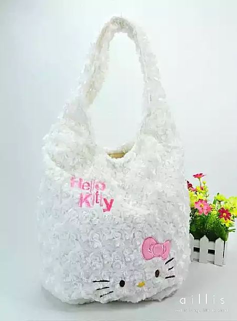 กระเป๋าขนนุ่มฟรุ้งฟริ้ง Hello Kitty