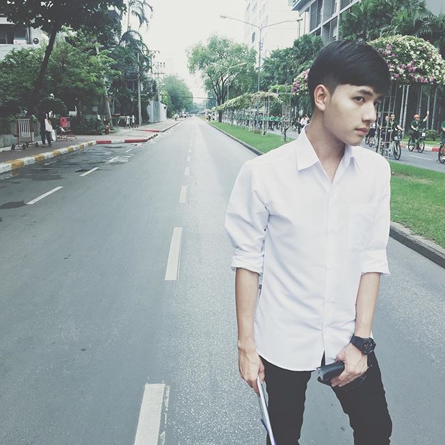 เมื่อ "พระโอรสปิ่นแก้ว" แต่งชุด นักศึกษา บอกเลย...หล่อเท่ห์มาก พะยะค่ะ