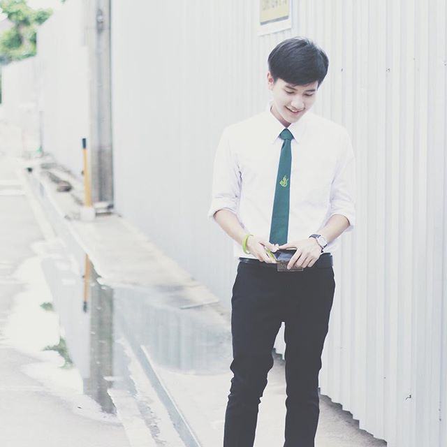 เมื่อ "พระโอรสปิ่นแก้ว" แต่งชุด นักศึกษา บอกเลย...หล่อเท่ห์มาก พะยะค่ะ