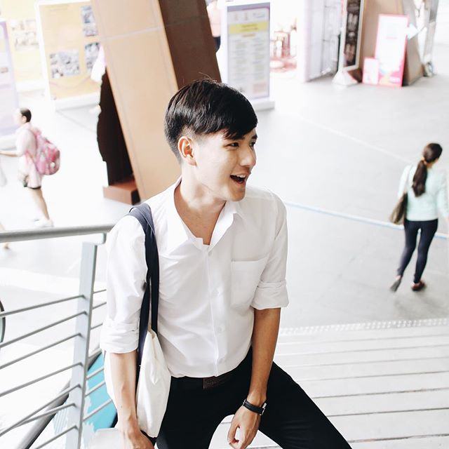 เมื่อ "พระโอรสปิ่นแก้ว" แต่งชุด นักศึกษา บอกเลย...หล่อเท่ห์มาก พะยะค่ะ