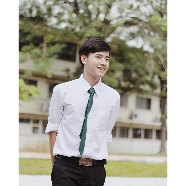 เมื่อ "พระโอรสปิ่นแก้ว" แต่งชุด นักศึกษา บอกเลย...หล่อเท่ห์มาก พะยะค่ะ