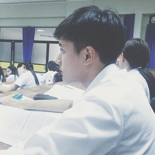 เมื่อ "พระโอรสปิ่นแก้ว" แต่งชุด นักศึกษา บอกเลย...หล่อเท่ห์มาก พะยะค่ะ