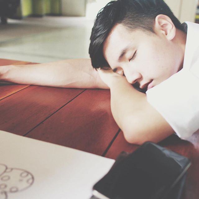 เมื่อ "พระโอรสปิ่นแก้ว" แต่งชุด นักศึกษา บอกเลย...หล่อเท่ห์มาก พะยะค่ะ