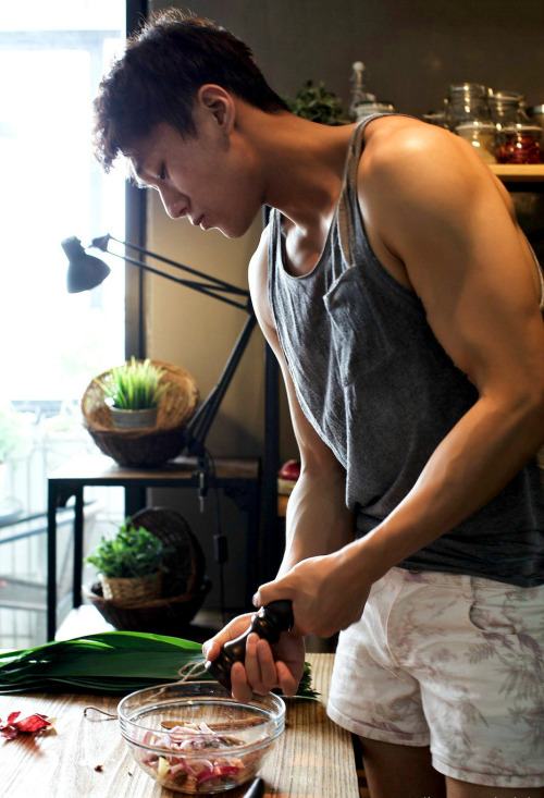 ผู้ชายที่ทำอาหารเป็นเค้าว่ามักจะทำอร่อย