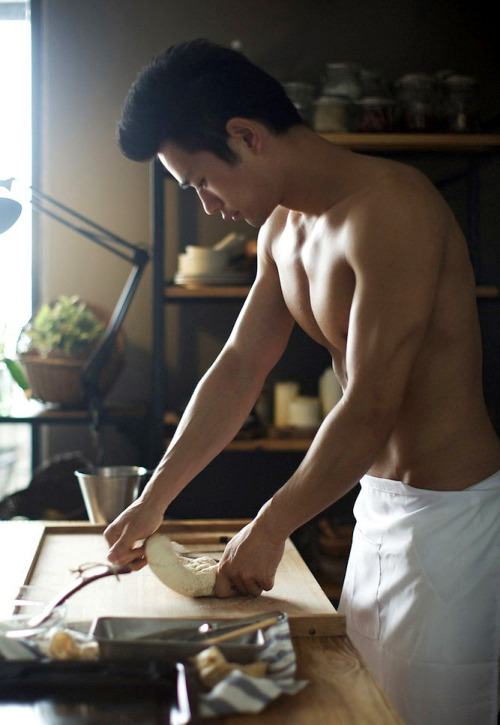 ผู้ชายที่ทำอาหารเป็นเค้าว่ามักจะทำอร่อย