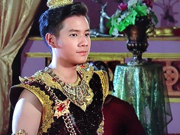 พระปิ่นทอง VS พระปิ่นแก้ว พ่อลูกใครหล่อเซ็กซี่กว่ากันเอ่ย ??