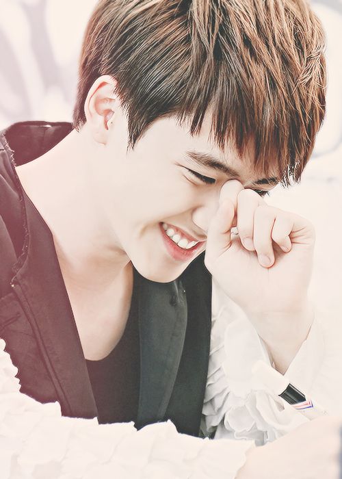 คยองซู Exo ตี๋หล่อแซ่บหน้าใส
