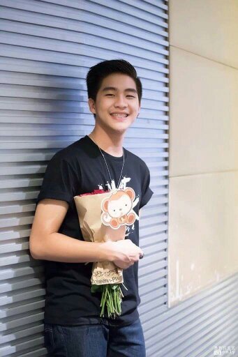 แบงค์ ธีวรา หนุ่มน้อยหล่อใหญ่โตเกินวัย 15 ปี