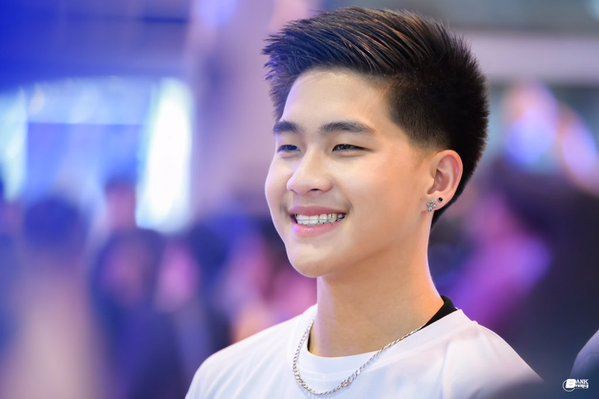 แบงค์ ธีวรา หนุ่มน้อยหล่อใหญ่โตเกินวัย 15 ปี
