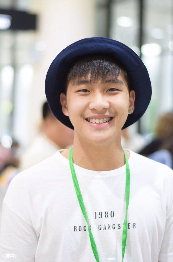 แบงค์ ธีวรา หนุ่มน้อยหล่อใหญ่โตเกินวัย 15 ปี
