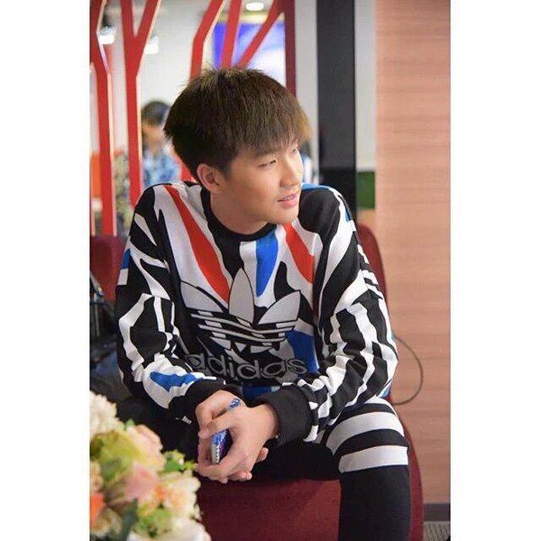 แบงค์ ธีวรา หนุ่มน้อยหล่อใหญ่โตเกินวัย 15 ปี