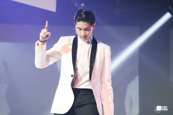 แบงค์ ธีวรา หนุ่มน้อยหล่อใหญ่โตเกินวัย 15 ปี