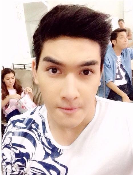 สิงโต เดอะสตาร์ หน้าเดิมเพิ่มเติม คิ้วเข้มขึ้น ไว้หนวดเครา ลุคนี้หล่อแมนขึ้นโอเครป่ะ