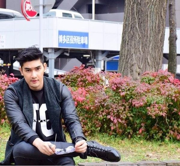 สิงโต เดอะสตาร์ หน้าเดิมเพิ่มเติม คิ้วเข้มขึ้น ไว้หนวดเครา ลุคนี้หล่อแมนขึ้นโอเครป่ะ