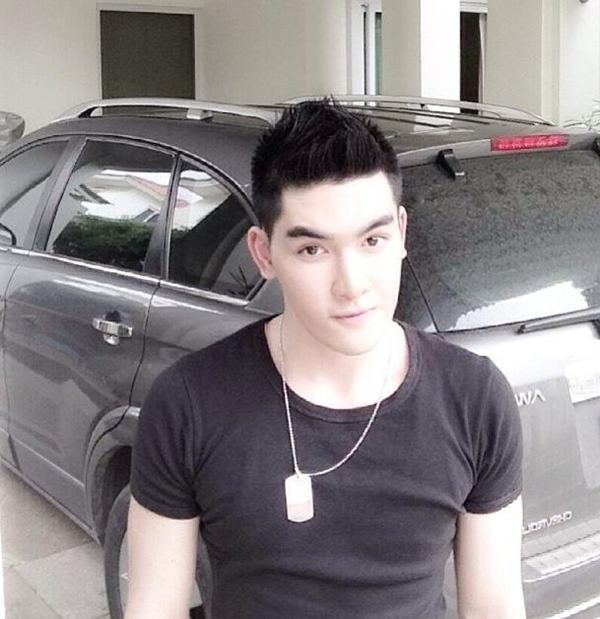 สิงโต เดอะสตาร์ หน้าเดิมเพิ่มเติม คิ้วเข้มขึ้น ไว้หนวดเครา ลุคนี้หล่อแมนขึ้นโอเครป่ะ
