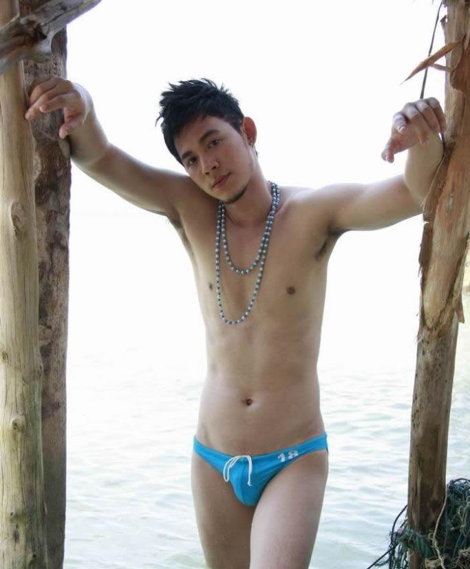 ก้อง หนุ่มขาวใสแน่นๆเป็นลำ