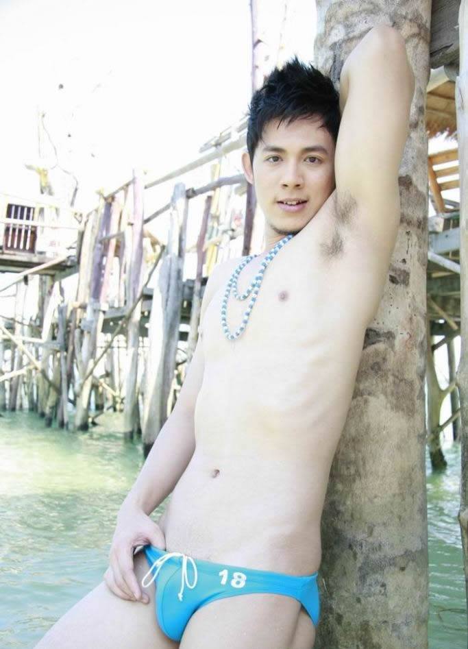 ก้อง หนุ่มขาวใสแน่นๆเป็นลำ