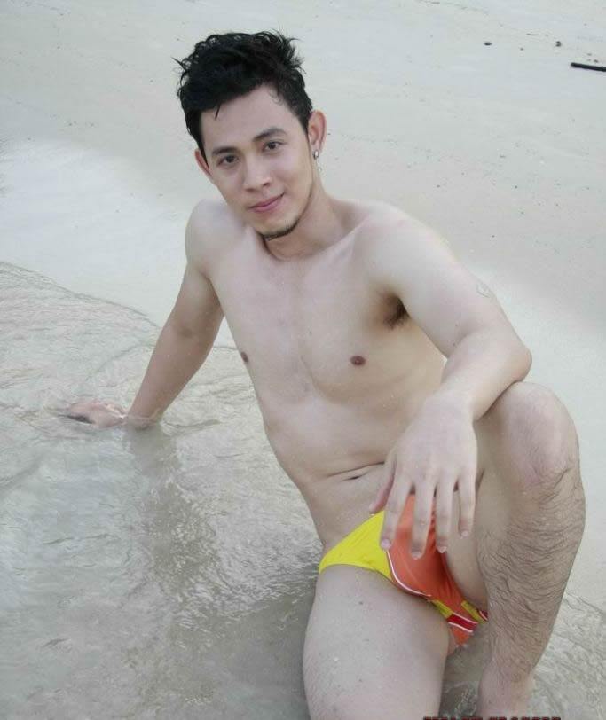 ก้อง หนุ่มขาวใสแน่นๆเป็นลำ