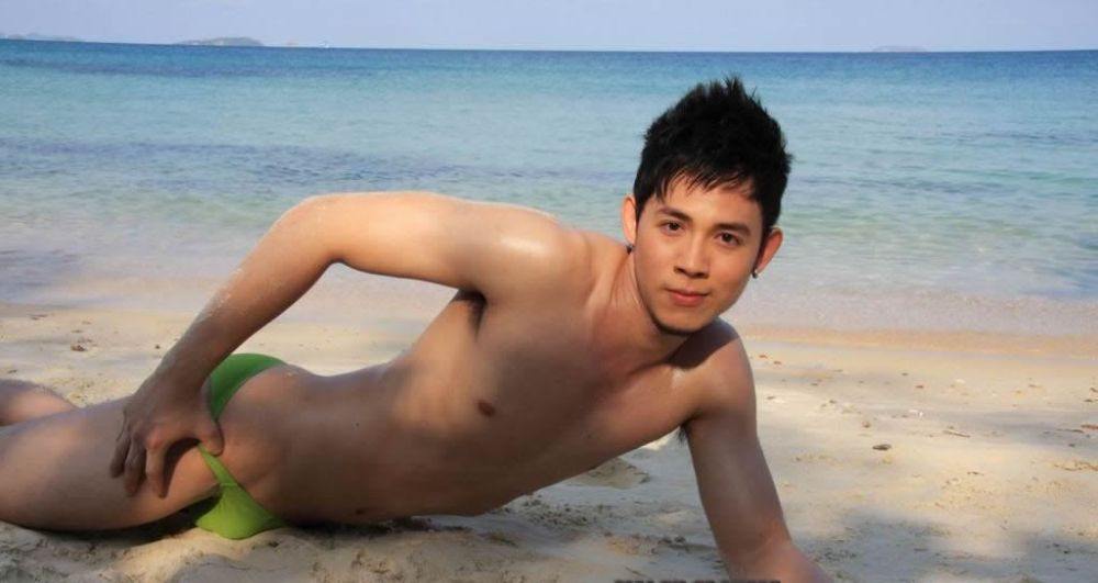 ก้อง หนุ่มขาวใสแน่นๆเป็นลำ