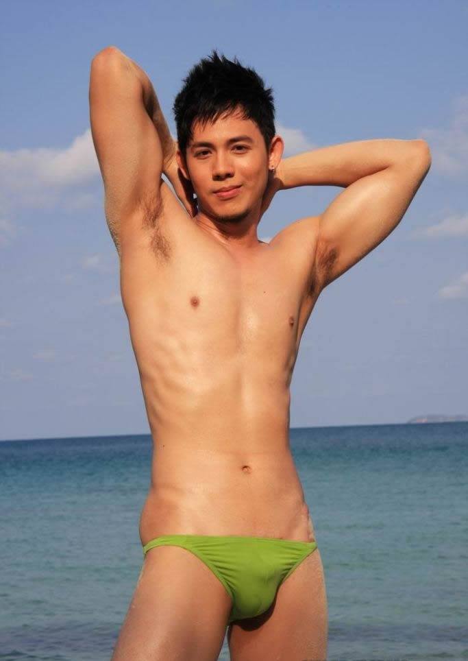 ก้อง หนุ่มขาวใสแน่นๆเป็นลำ