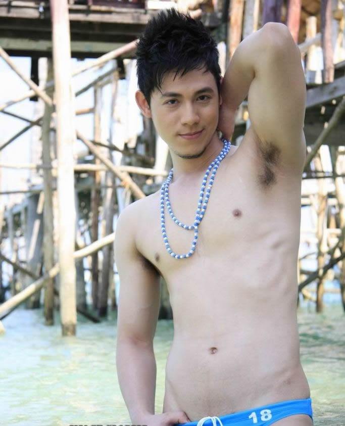 ก้อง หนุ่มขาวใสแน่นๆเป็นลำ
