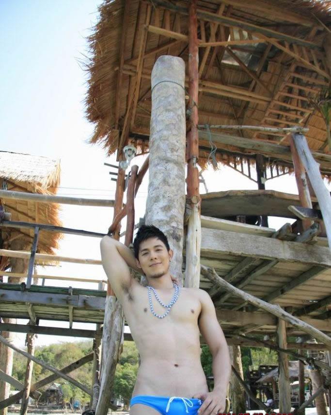 ก้อง หนุ่มขาวใสแน่นๆเป็นลำ