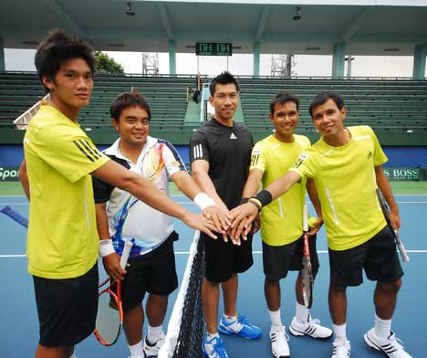 หล่อมั้ย! รูปติดบัตรรับปริญญา ม.ราม ของ "ภราดร ศรีชาพันธุ์" อดีตนักหวดลูกสักหลาดมือ 1 ของไทย